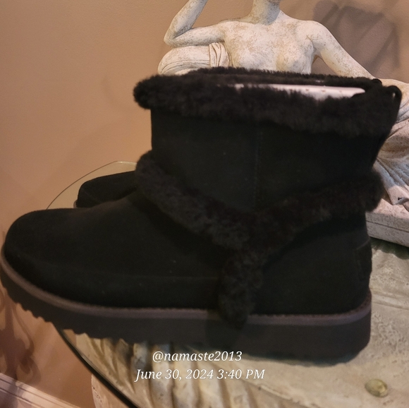 Ugg Classic Mini Spill Seam Boots in Black Suede Fur Designer Luxury #791 - Picture 14 of 17